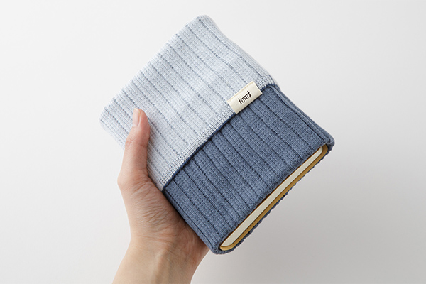 MIDORI Knitted Book Band with Pockets - Two-Tone Light Blue